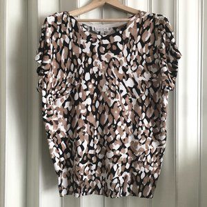 Boxy Retro Animal Print Snap Shoulder Top